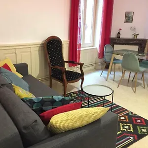 cosy-t2-et-t4-thiers-hypercentre-parking-facile-wifi.hotels-rhonealpes.com/